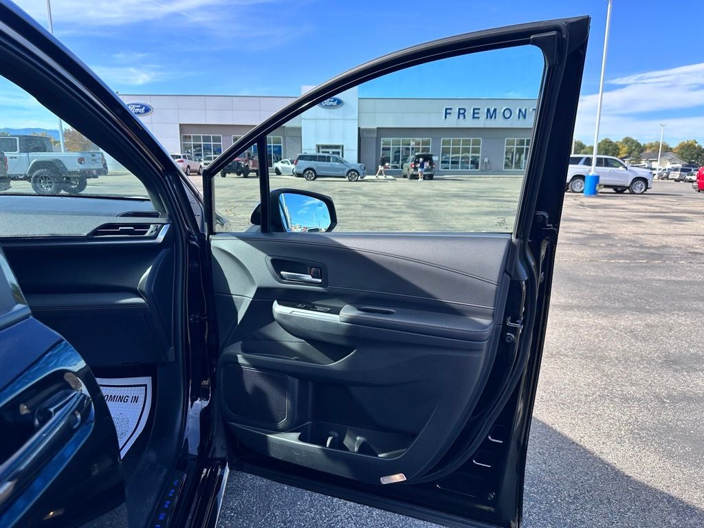 2025 Toyota Sienna Base