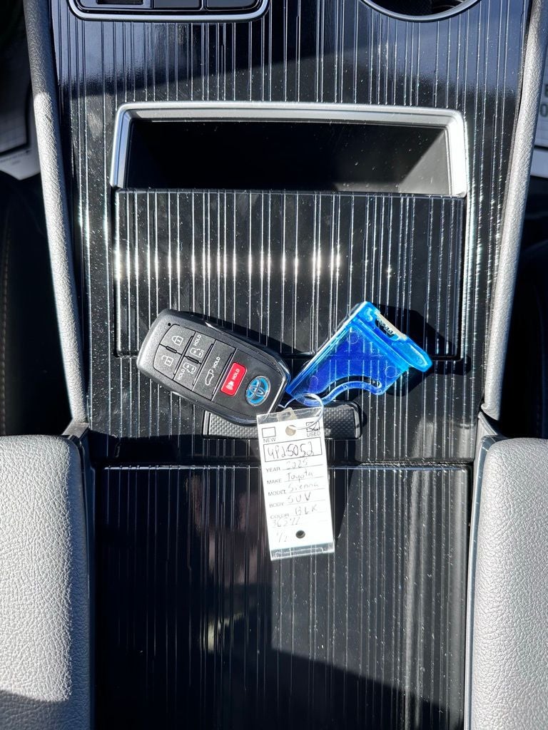 2025 Toyota Sienna Base