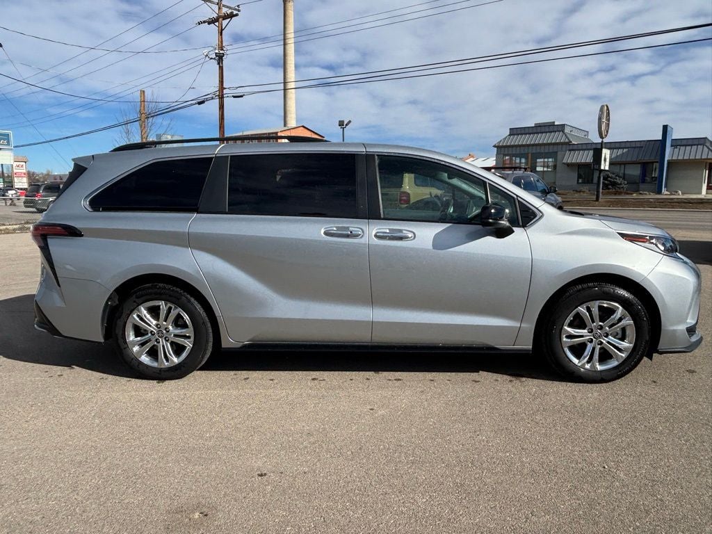 2022 Toyota Sienna XSE 7 Passenger