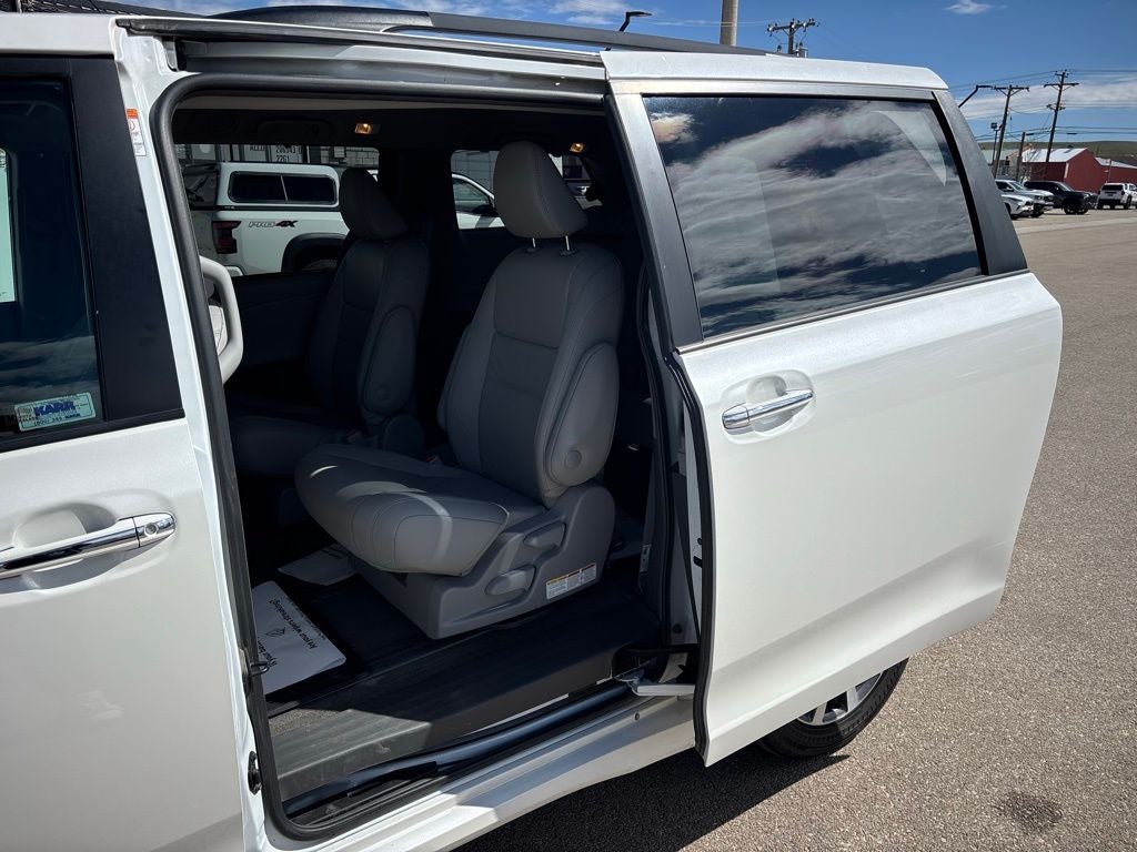 2018 Toyota Sienna XLE 7 Passenger
