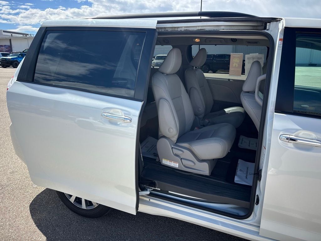 2018 Toyota Sienna XLE 7 Passenger