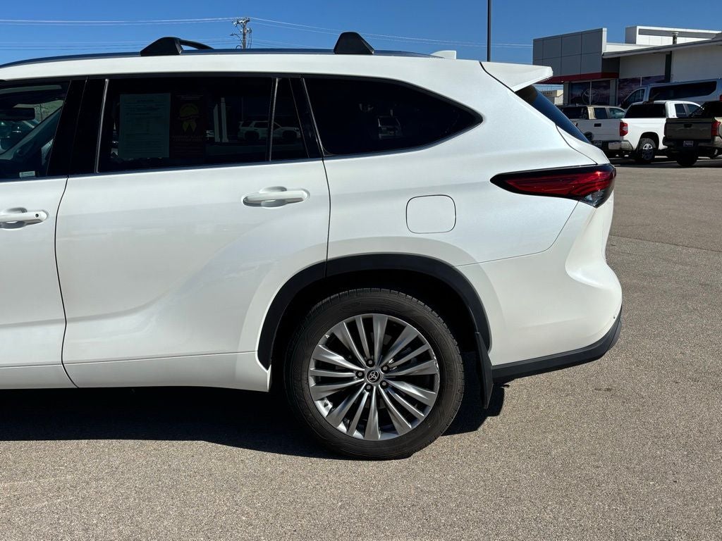 2021 Toyota Highlander Hybrid Platinum