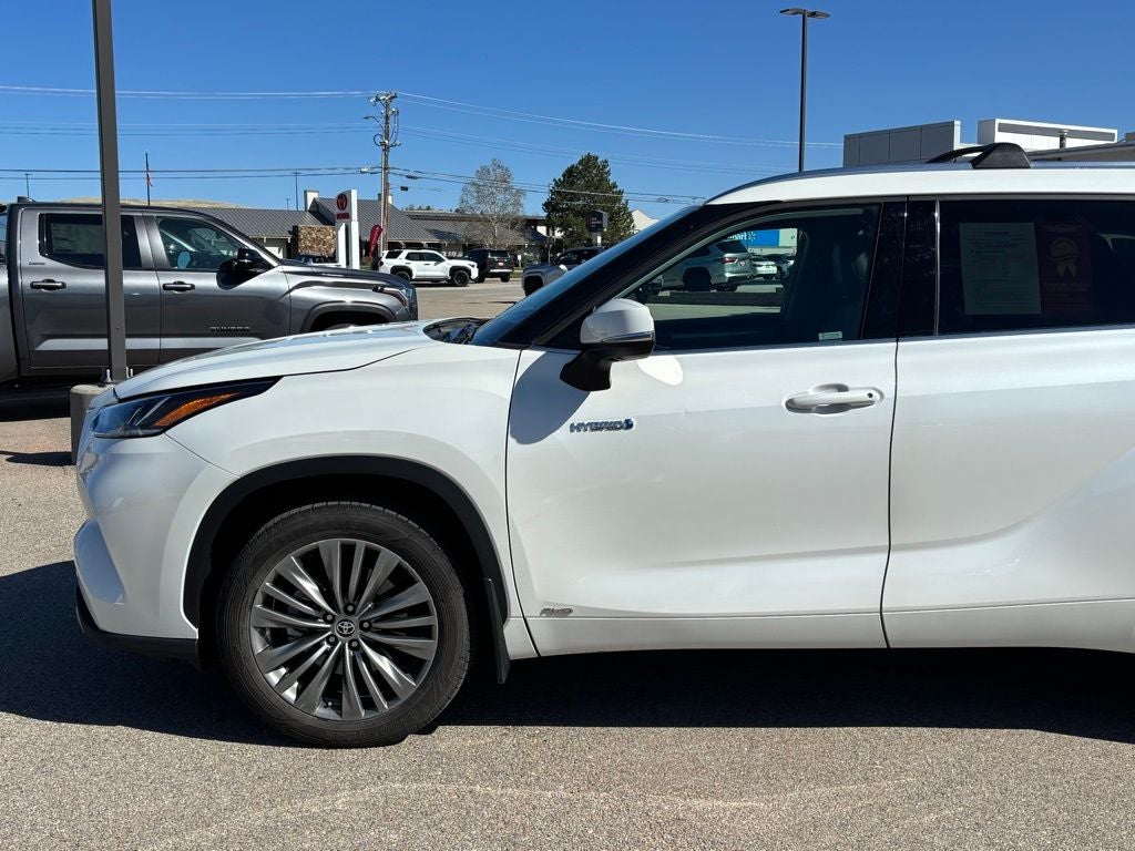 2021 Toyota Highlander Hybrid Platinum