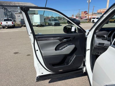 2021 Toyota Highlander Hybrid Platinum