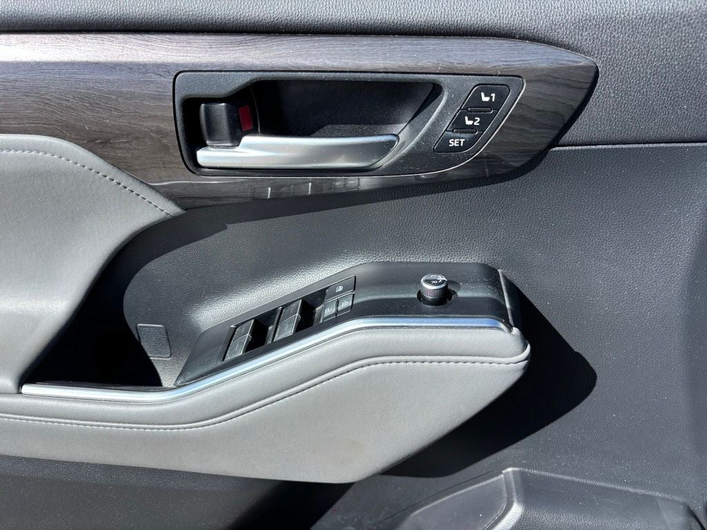 2021 Toyota Highlander Hybrid Platinum
