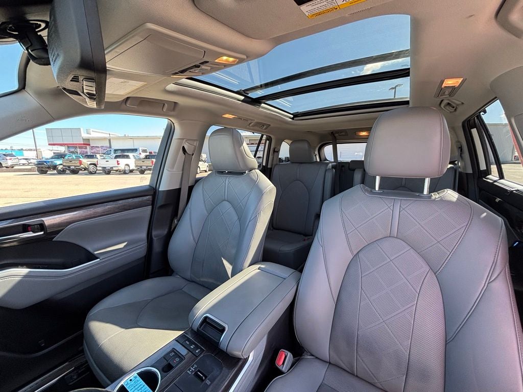 2021 Toyota Highlander Hybrid Platinum