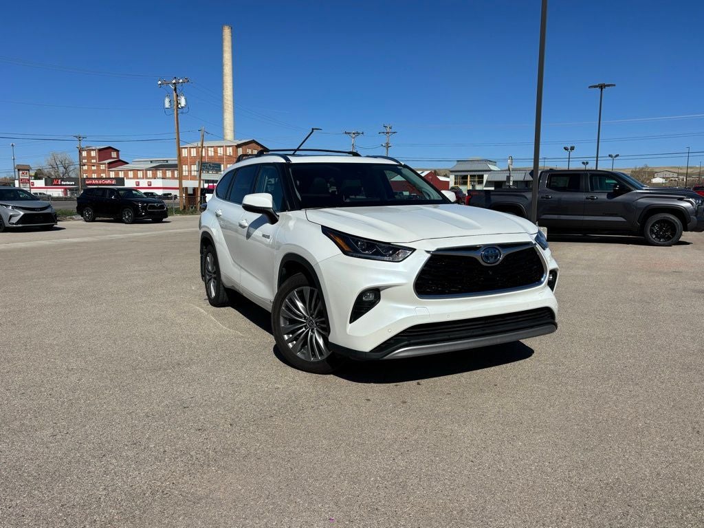 2021 Toyota Highlander Hybrid Platinum