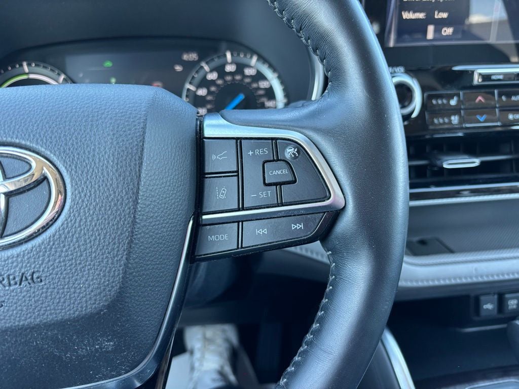 2021 Toyota Highlander Hybrid Platinum