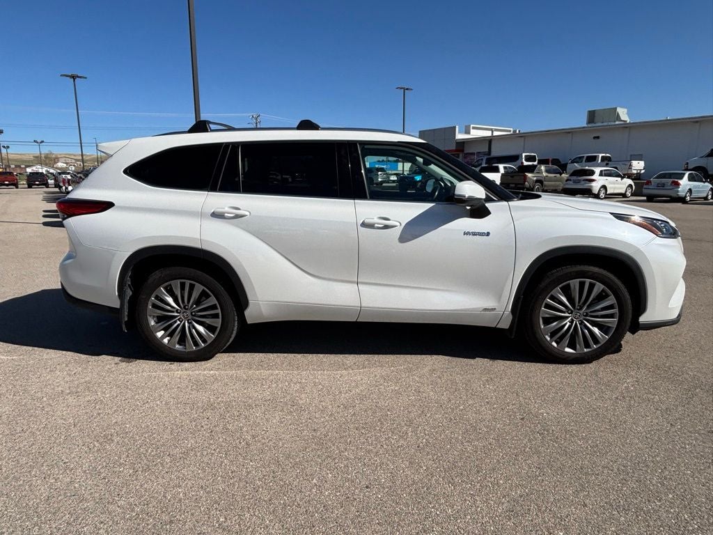 2021 Toyota Highlander Hybrid Platinum