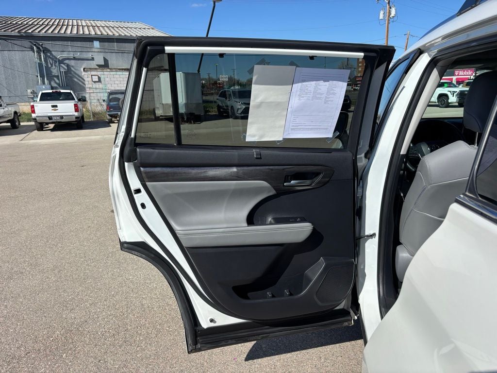 2021 Toyota Highlander Hybrid Platinum