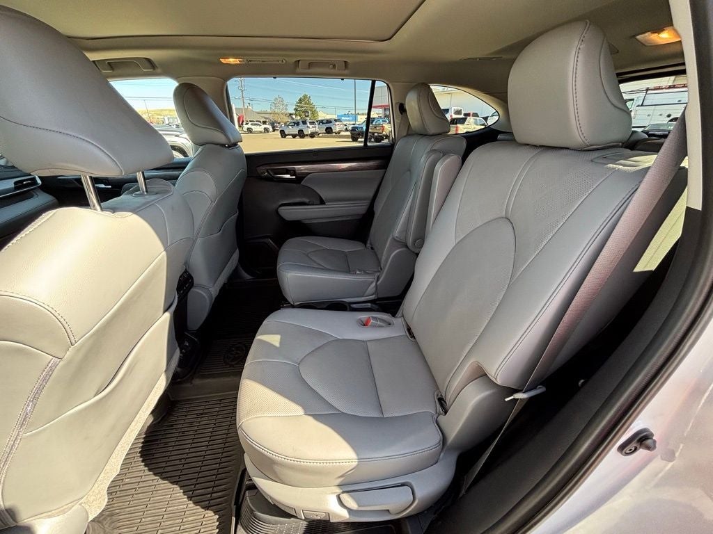 2021 Toyota Highlander Hybrid Platinum