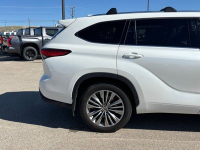 2021 Toyota Highlander Hybrid Platinum