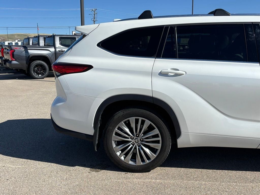2021 Toyota Highlander Hybrid Platinum