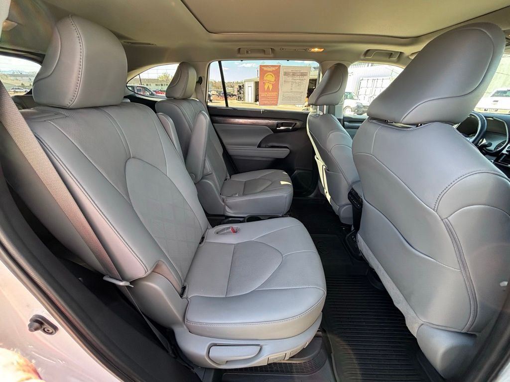 2021 Toyota Highlander Hybrid Platinum