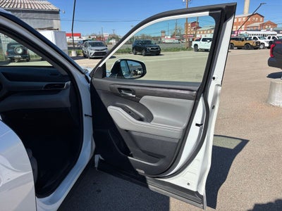 2021 Toyota Highlander Hybrid Platinum