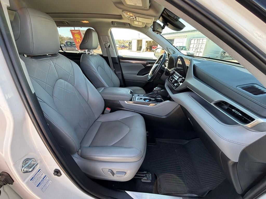 2021 Toyota Highlander Hybrid Platinum