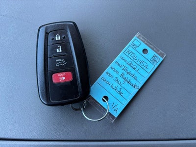 2021 Toyota Highlander Hybrid Platinum