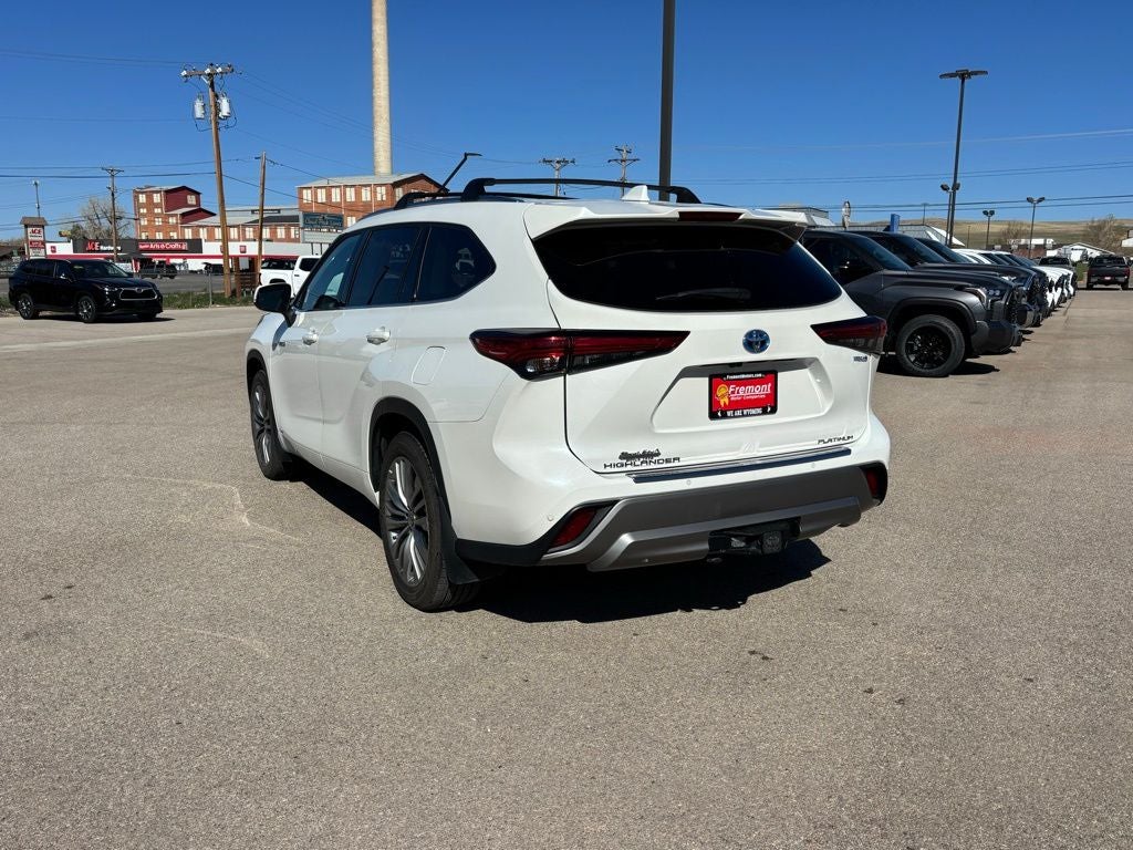 2021 Toyota Highlander Hybrid Platinum