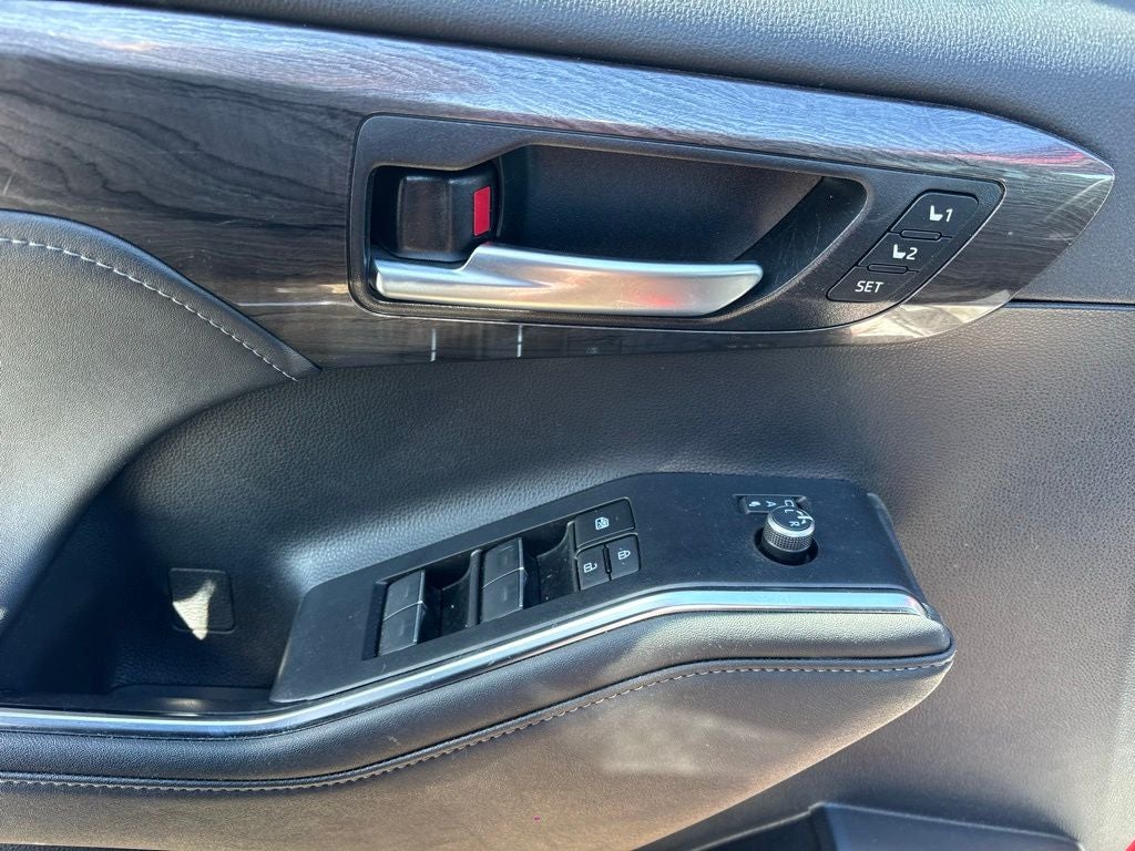 2023 Toyota Highlander Hybrid Platinum