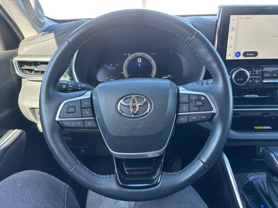 2023 Toyota Highlander Hybrid Platinum