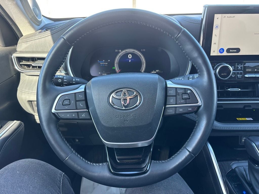 2023 Toyota Highlander Hybrid Platinum