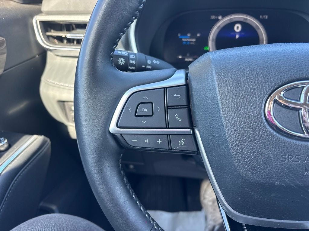 2023 Toyota Highlander Hybrid Platinum