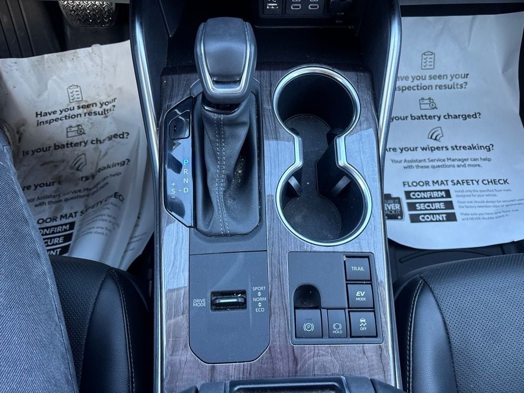 2023 Toyota Highlander Hybrid Platinum