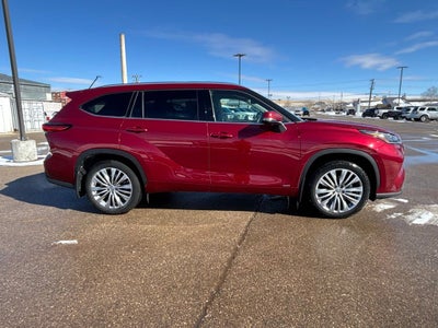 2023 Toyota Highlander Hybrid Platinum