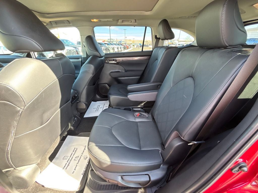 2023 Toyota Highlander Hybrid Platinum