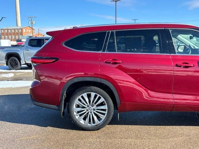2023 Toyota Highlander Hybrid Platinum