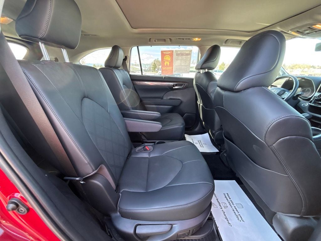 2023 Toyota Highlander Hybrid Platinum