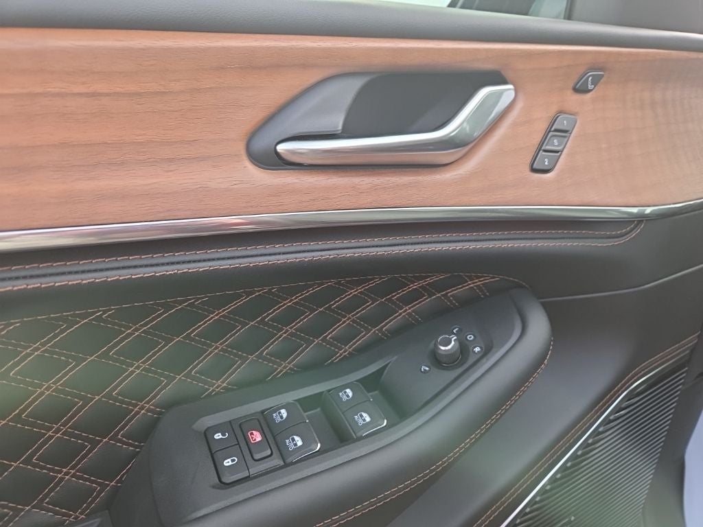 2025 Jeep Grand Cherokee Summit Reserve