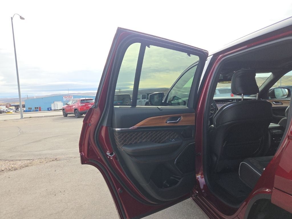 2025 Jeep Grand Cherokee Summit Reserve