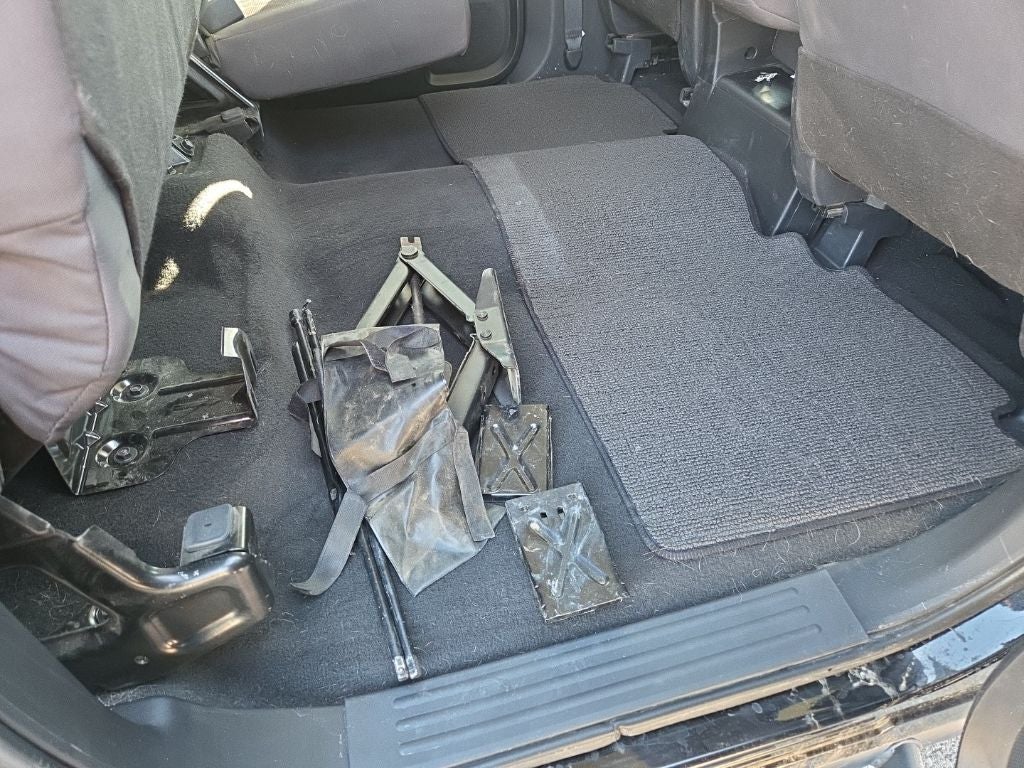 2022 Nissan Titan SV