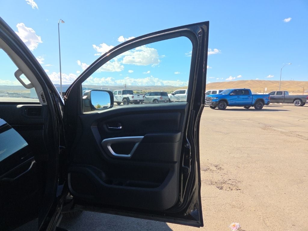 2022 Nissan Titan SV