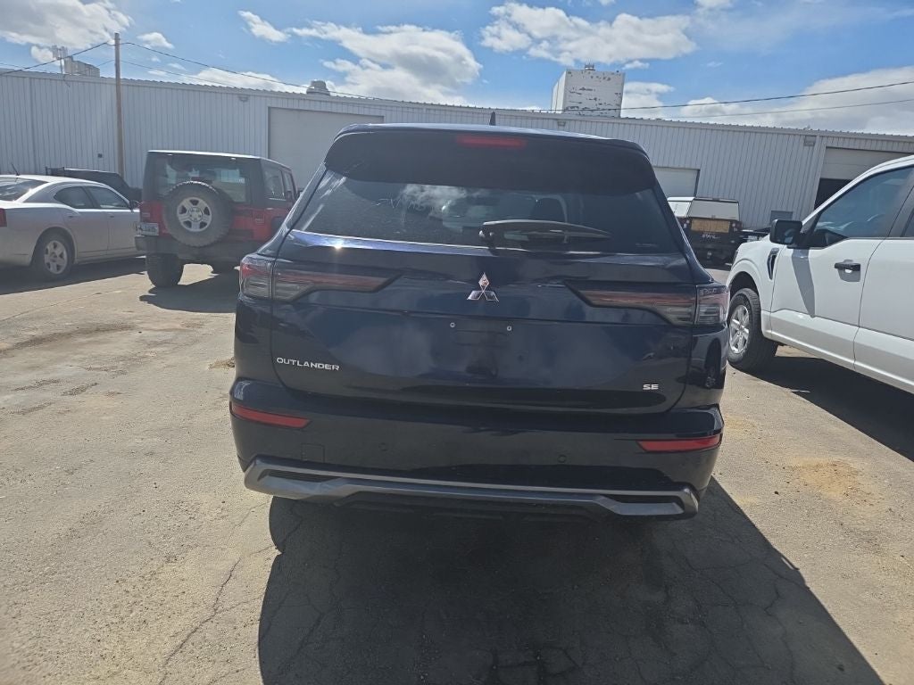 2025 Mitsubishi Outlander Base