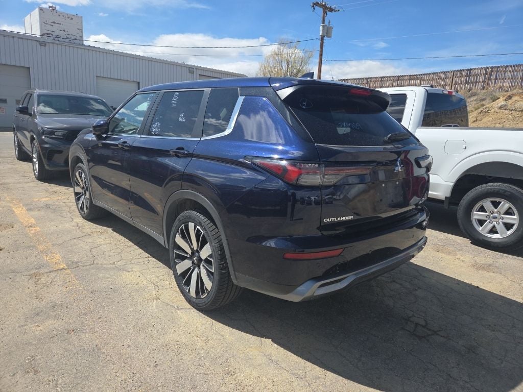 2025 Mitsubishi Outlander Base