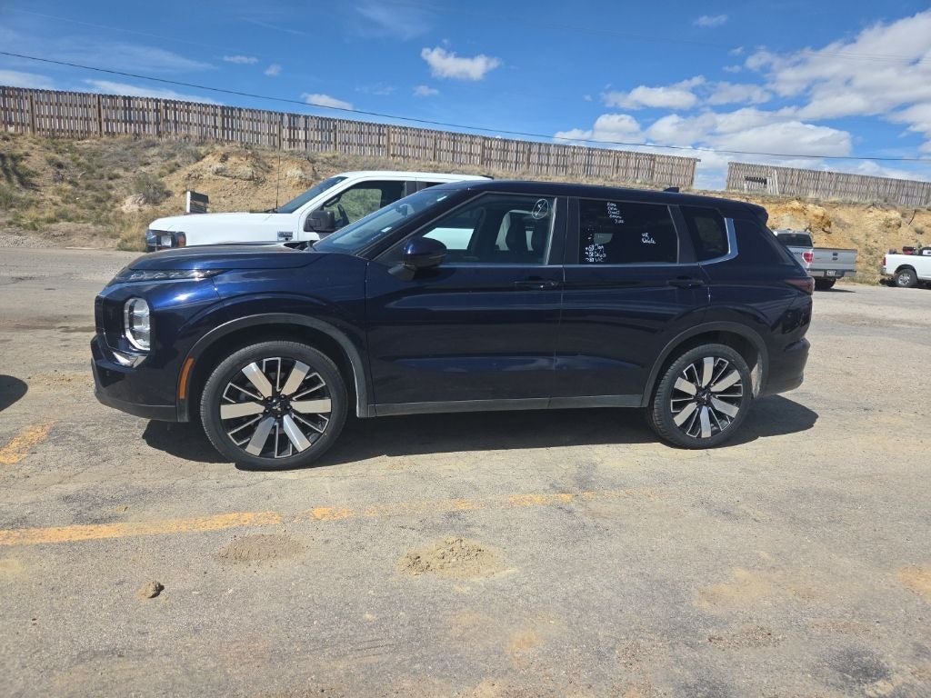 2025 Mitsubishi Outlander Base
