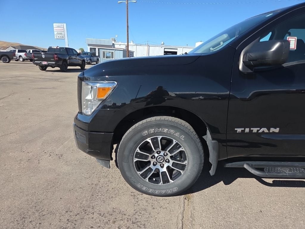 2022 Nissan Titan SV