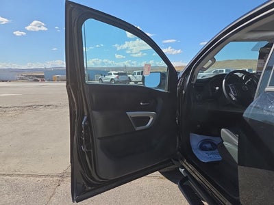 2022 Nissan Titan SV