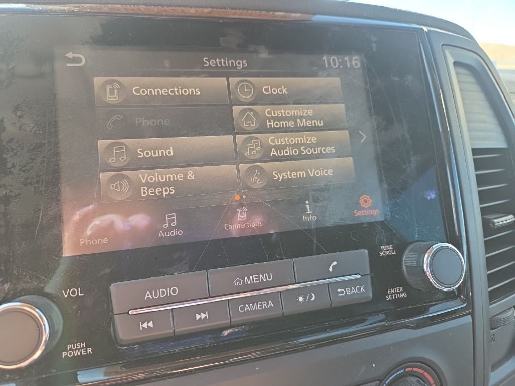 2022 Nissan Titan SV