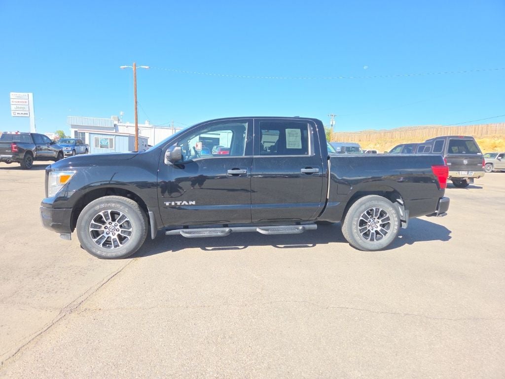 2022 Nissan Titan SV