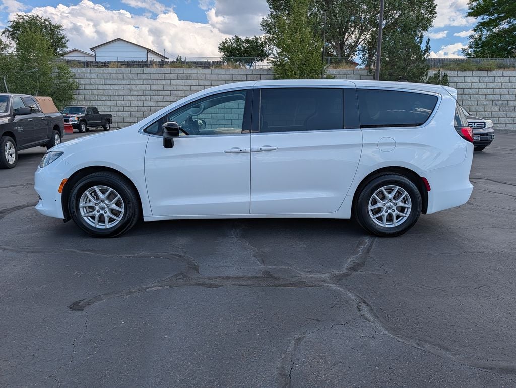2024 Chrysler Voyager LX
