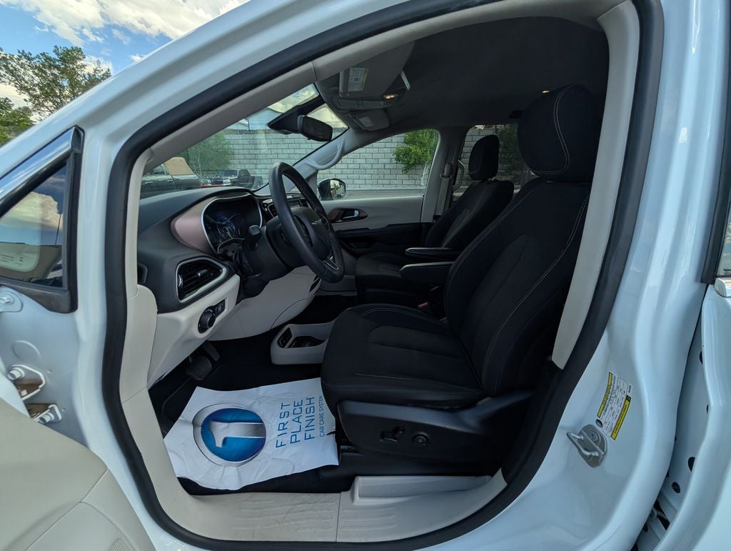 2024 Chrysler Voyager LX