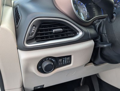 2024 Chrysler Voyager LX