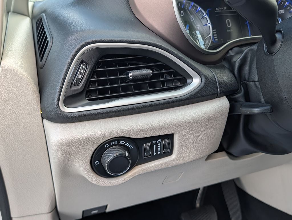 2024 Chrysler Voyager LX