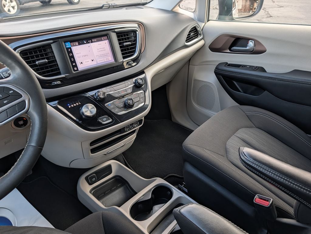 2024 Chrysler Voyager LX