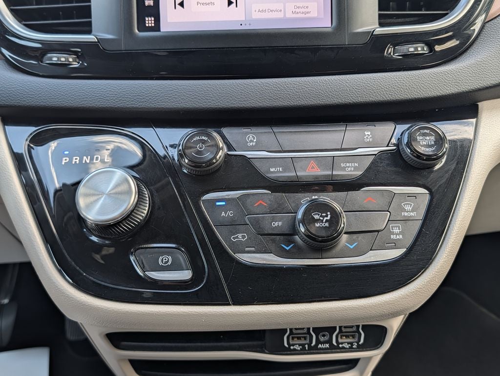 2024 Chrysler Voyager LX
