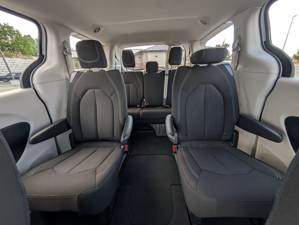 2024 Chrysler Voyager LX