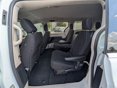 2024 Chrysler Voyager LX
